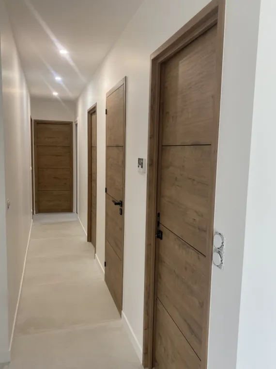 Rénovation de peinture d'un couloir à Boisset Les Montrond